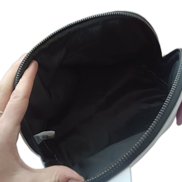 The Crème Shop x Hello Kitty Bling Bling! Makeup Pouch Limited Edition Pink Bow - Picture 5 of 5